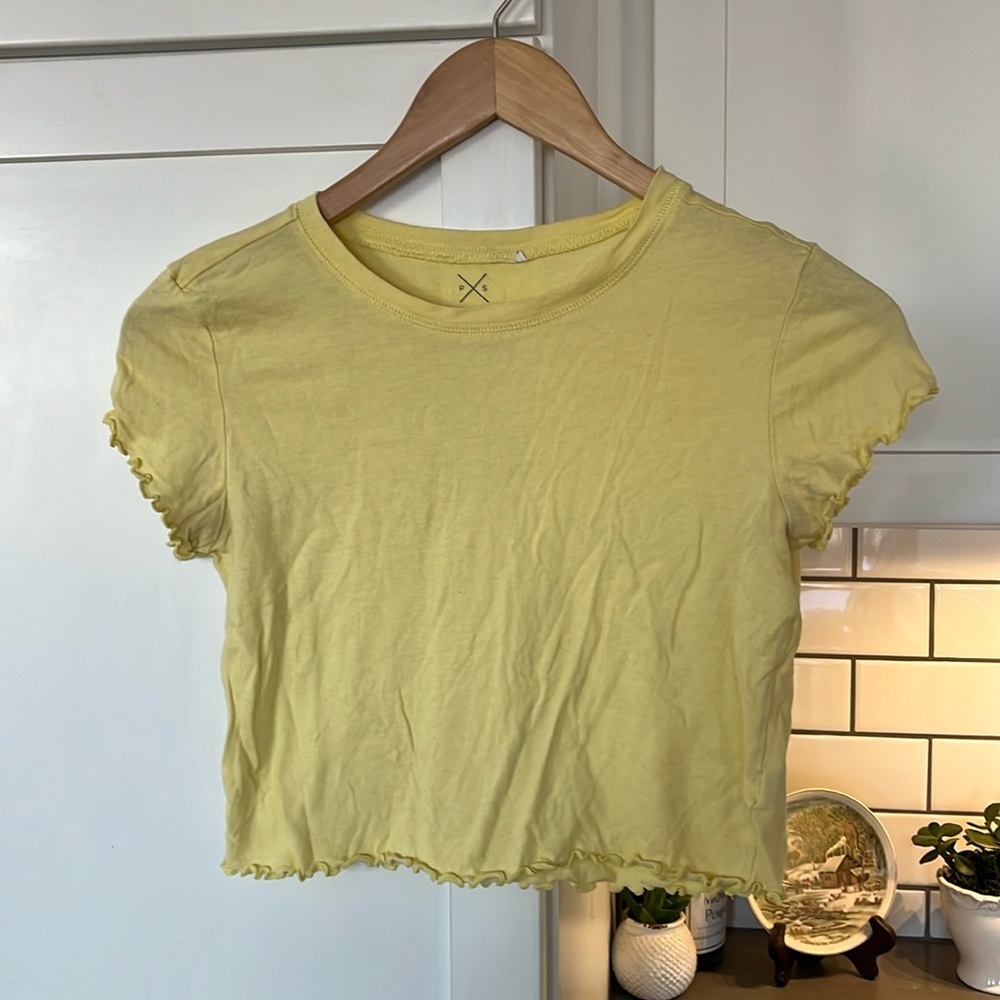 Women’s crop light yellow tee